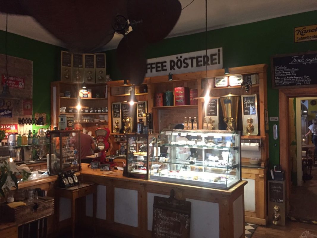 Kaffeerosterei Pakolat Vintage Cafe In Berlin Prenzlauer