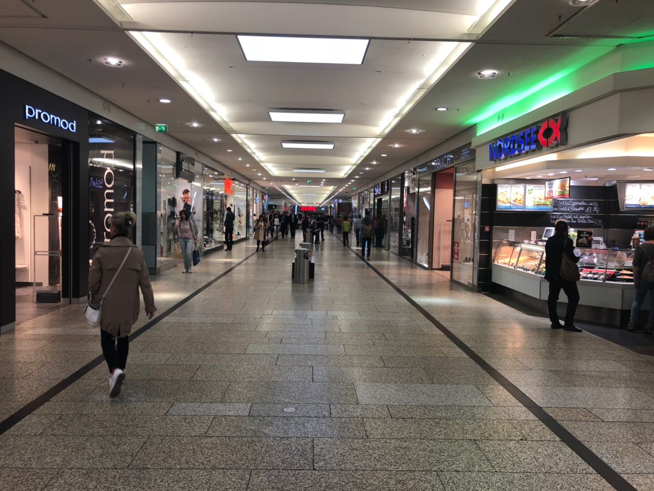 Potsdamer Platz Arkaden Shopping Mall In Berlin Mitte Jump