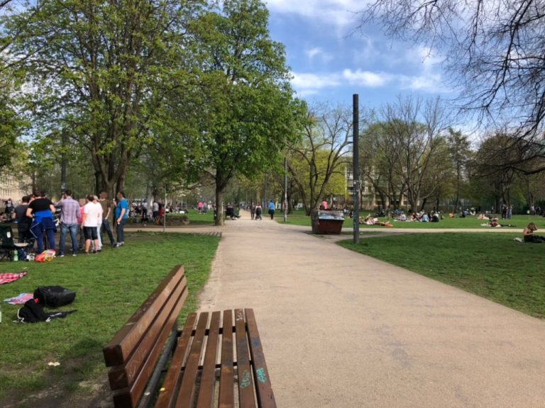 Monbijoupark Parkanlage in Berlin Mitte JUMP Berlin